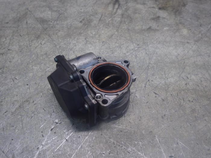 Gebrauchte Drosselklappengehäuse Volkswagen Multivan T5 (7E/7HC/7HF/7HM) 1.9 TDi Preis € 93,45 Margenregelung angeboten von Wessel Parts & Service B.V.