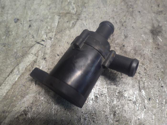 Begagnade Vattenpump Volkswagen Scirocco (137/13AD) Pris € 57,75 Marginaltabell erbjuds av Wessel Parts & Service B.V.