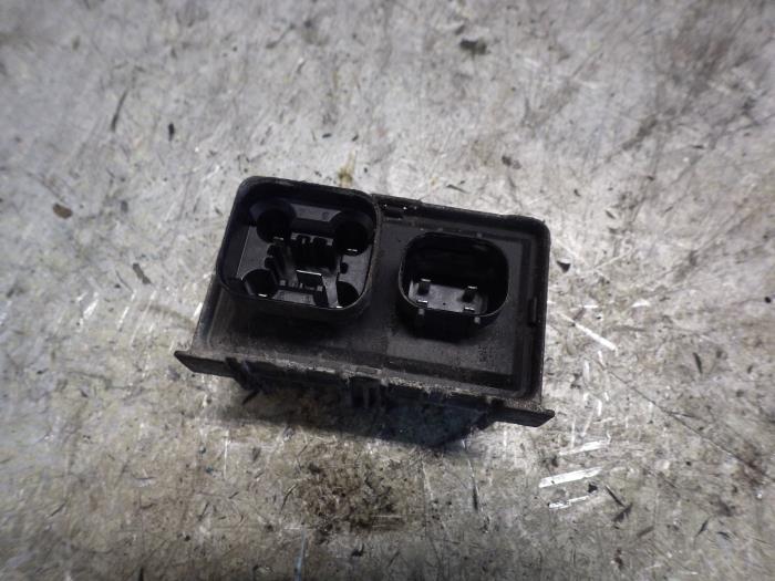 Glow plug relay Opel Corsa D 1.3 CDTi 16V ecoFLEX 55574293