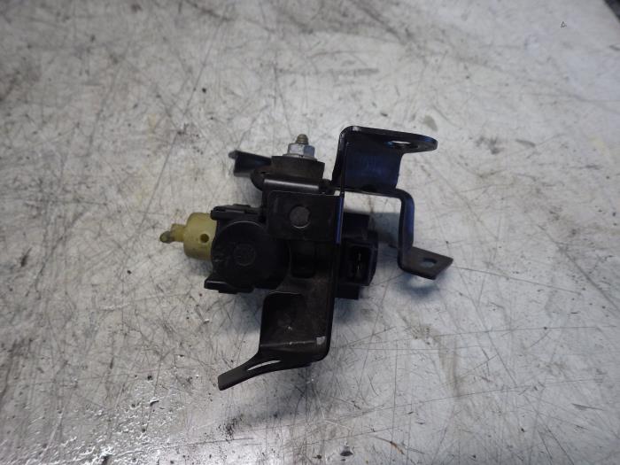 Turbo relief valve from a Opel Astra J (PC6/PD6/PE6/PF6) 1.7 CDTi 16V 125 2011