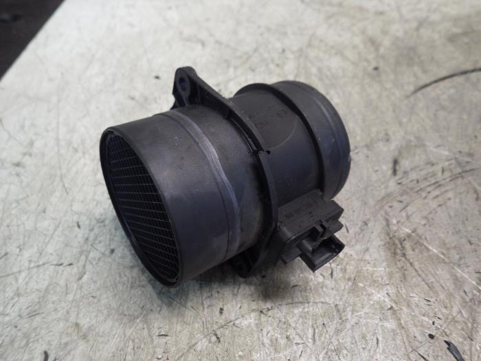 Begagnade Luftflödesmätare Volkswagen Passat Variant (365) 2.0 TDI 16V 135 Pris på förfrågan erbjuds av Wessel Parts & Service B.V.