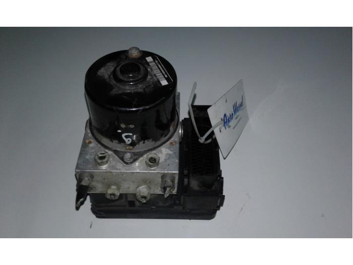 Begagnade ABS-pump Volvo C30 (EK/MK) 1.6 D 16V Pris € 103,95 Marginaltabell erbjuds av Wessel Parts & Service B.V.