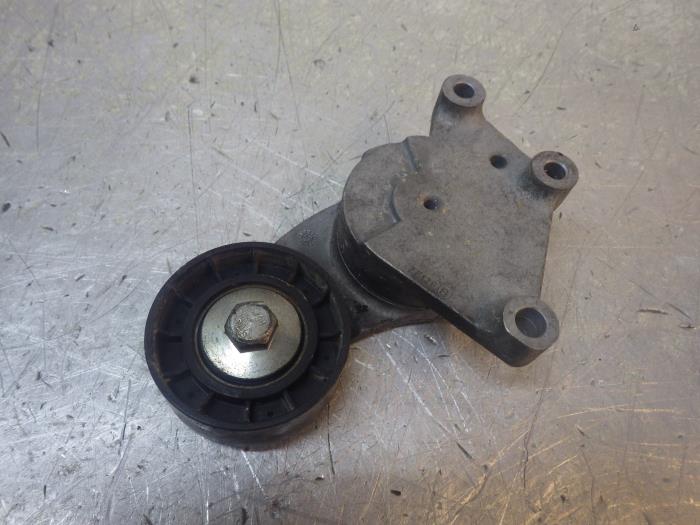 Usados Rodillo tensor correa múltiple Ford Fiesta 6 (JA8) 1.4 TDCi Precio € 42,00 Norma de margen ofrecido por Wessel Parts & Service B.V.