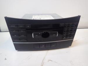 Usagé Radio/Lecteur CD Mercedes E (W212) E-200 CDI 16V BlueEfficiency,BlueTEC Prix sur demande proposé par Autobedrijf G.H. Wessel B.V.