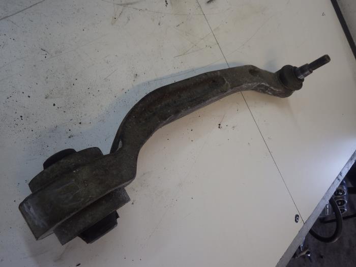 Front wishbone, right from a Audi A6 Avant (C6) 2.0 TDI 16V 2007