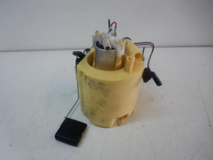 Usagé Pompe à carburant Mercedes E (W212) E-200 CDI 16V BlueEfficiency,BlueTEC Prix € 82,95 Règlement à la marge proposé par Wessel Parts & Service B.V.