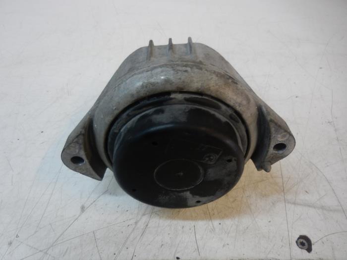 Usagé Support moteur BMW 3 serie (E90) 316d 16V Prix € 31,50 Règlement à la marge proposé par Wessel Parts & Service B.V.