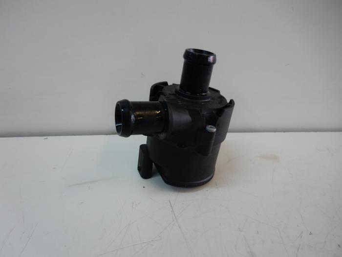 Usagé Pompe à eau Volkswagen Polo V (6R) 1.2 TSI 16V BlueMotion Technology Prix € 47,25 Règlement à la marge proposé par Wessel Parts & Service B.V.