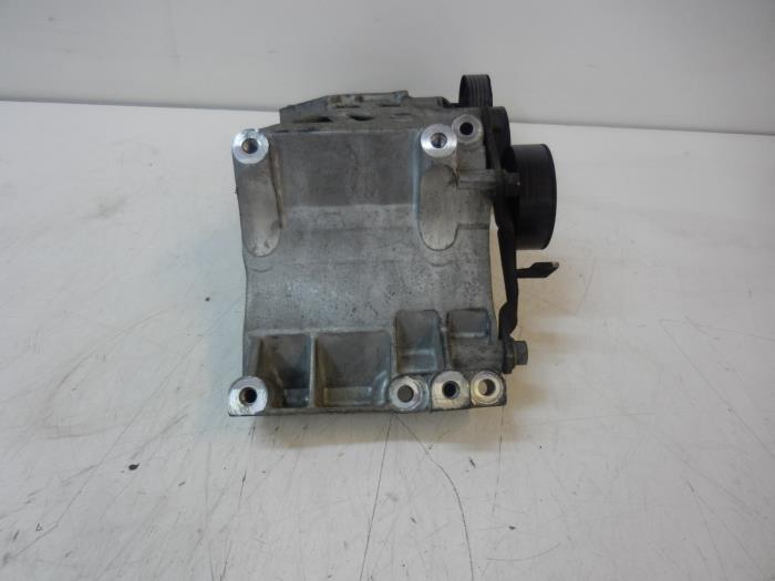 Usados Rodillo tensor correa múltiple Mercedes B (W245) 2.0 B-200 CDI 16V Precio € 57,75 Norma de margen ofrecido por Wessel Parts & Service B.V.