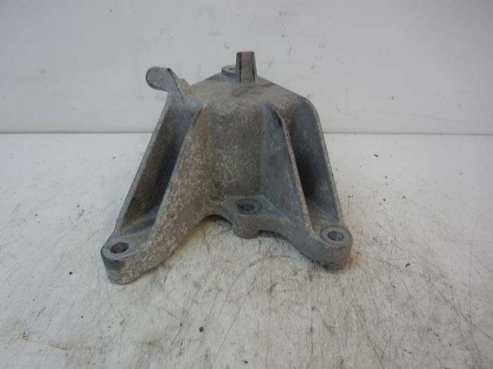 Gebrauchte Motorlager Opel Astra J GTC (PD2/PF2) 1.7 CDTi 16V ecoFLEX 110 Preis € 36,75 Margenregelung angeboten von Wessel Parts & Service B.V.