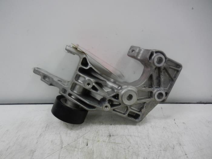 Usados Rodillo tensor correa múltiple Opel Mokka/Mokka X 1.7 CDTI 16V 4x2 Precio € 68,25 Norma de margen ofrecido por Wessel Parts & Service B.V.