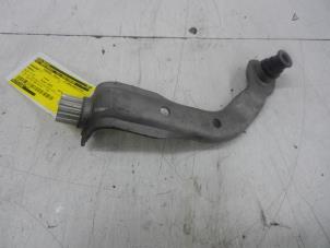 Used Front wishbone, left Renault Clio IV (5R) 1.5 Energy dCi 90 FAP Price € 69,00 Margin scheme offered by Autobedrijf G.H. Wessel B.V.