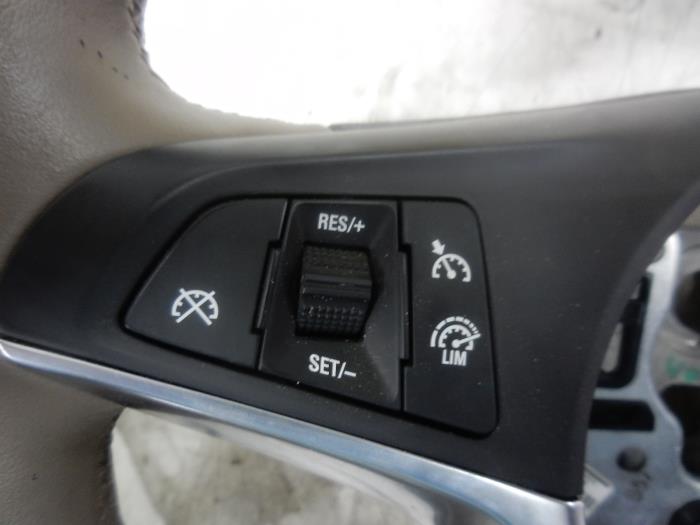 Gebrauchte Lenkrad Opel Adam 1.4 16V Preis € 103,95 Margenregelung angeboten von Wessel Parts & Service B.V.