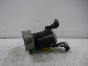 Engine mount from a Ford Fiesta 6 (JA8) 1.4 TDCi 2010