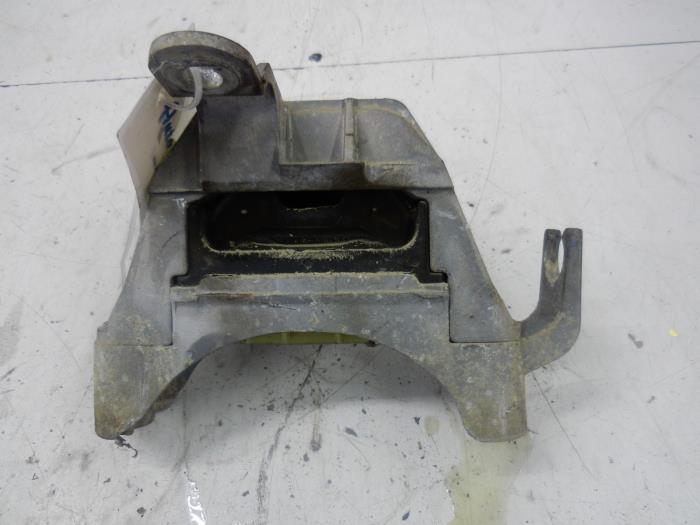 Used Engine mount Chevrolet Cruze 2.0 D 16V Price € 40,95 Margin scheme offered by Wessel Parts & Service B.V.