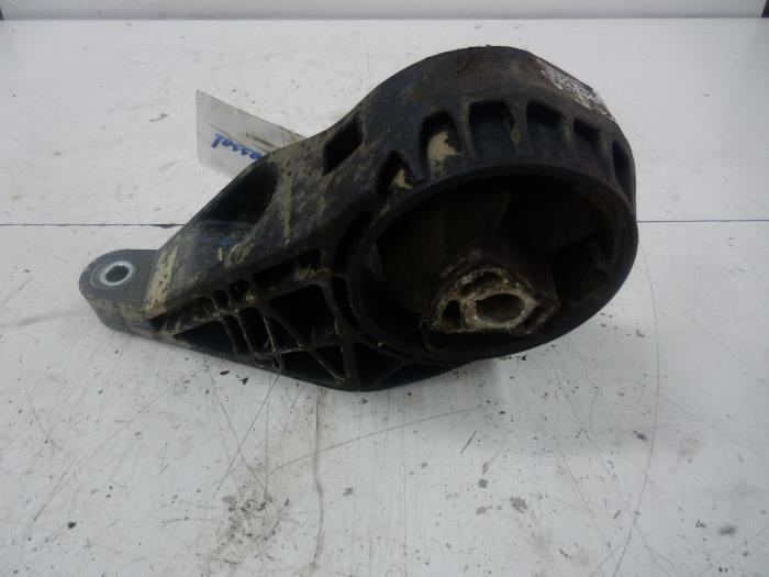 Engine mount from a Daewoo Cruze 2.0 D 16V 2009