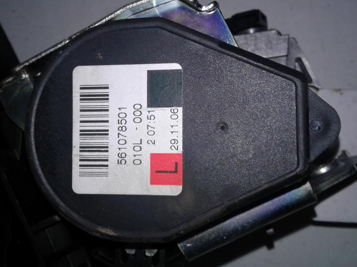 Seatbelt tensioner, left from a BMW 7 serie (E65/E66/E67) 730d,Ld 3.0 24V 2006