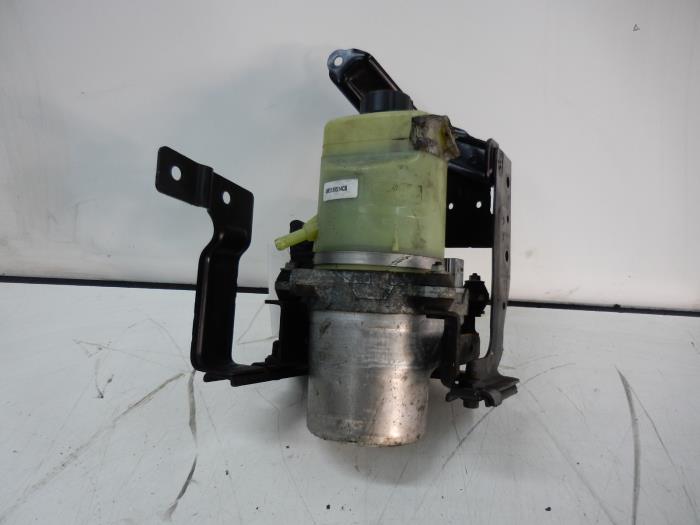 Power steering pump Ford Kuga I 1743471 D4204T