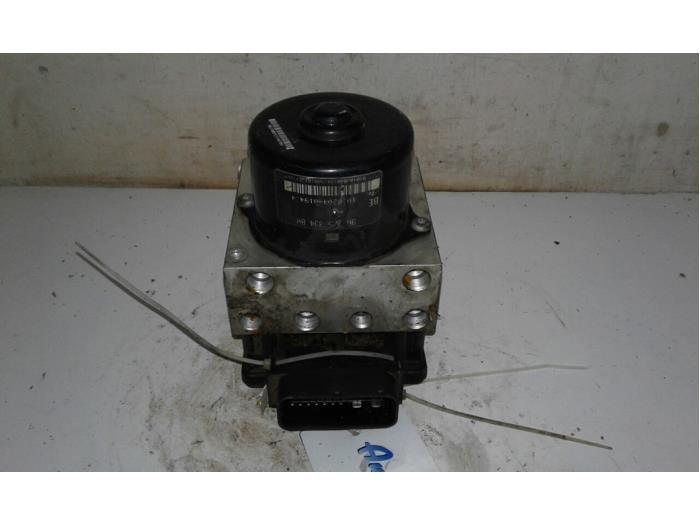 Używane Pompa ABS Peugeot 206 (2A/C/H/J/S) 1.1 XN,XR Cena € 40,95 Procedura marży oferowane przez Wessel Parts & Service B.V.