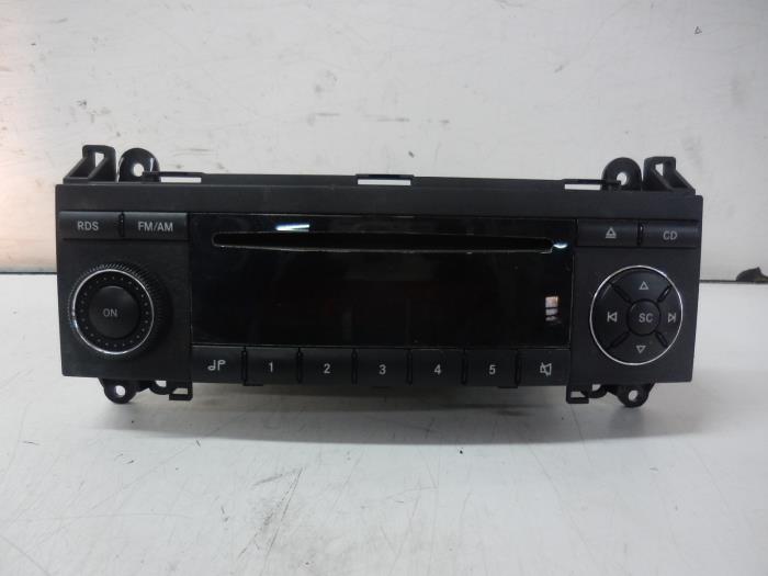 Radio CD player from a Mercedes-Benz A (W169) 2.0 A-180 CDI 16V 2007