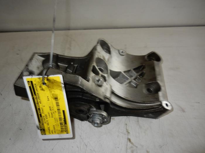 Usados Rodillo tensor correa múltiple Opel Insignia Sports Tourer 2.0 CDTI 16V 120 ecoFLEX Precio € 105,00 Norma de margen ofrecido por Wessel Parts & Service B.V.