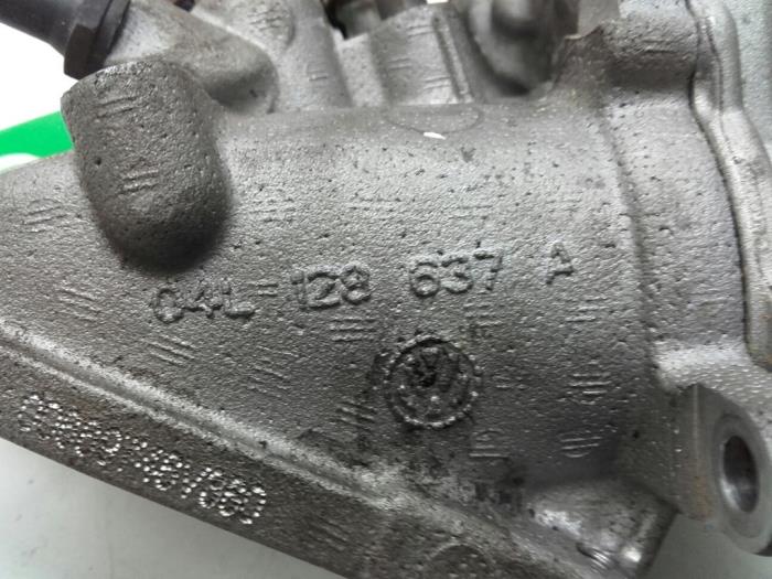 Throttle body from a Audi Q3 (8UB/8UG) 2.0 TDI 16V 136 2016