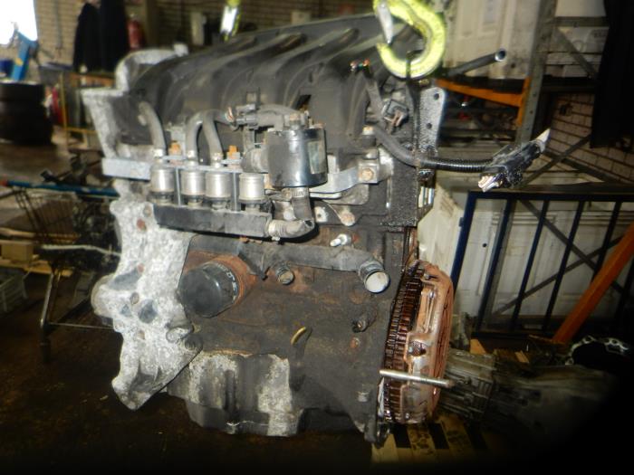 Engine from a Renault Megane II Grandtour (KM) 1.6 16V 2005