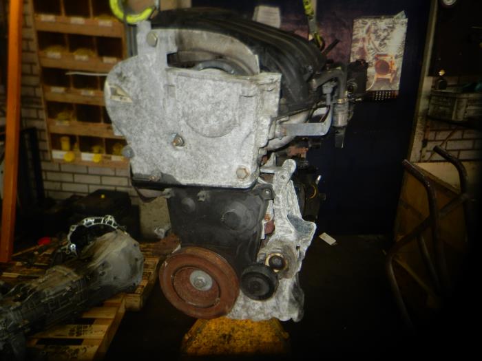 Engine from a Renault Megane II Grandtour (KM) 1.6 16V 2005