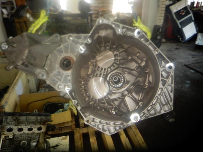 Gearbox from a Opel Insignia 2.0 CDTI 16V 130 Ecotec 2014