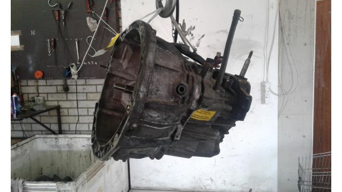 Gearbox from a Renault Trafic New (FL) 1.9 dCi 100 16V 2005