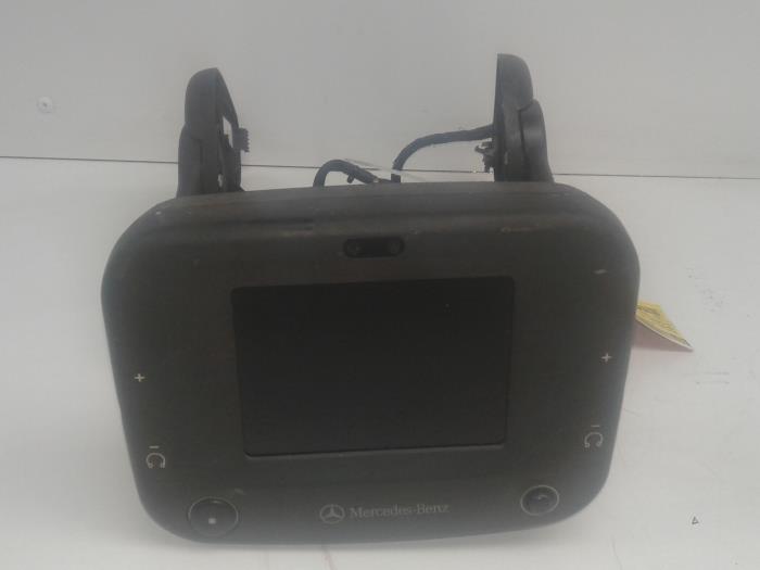 Usados Pantalla interior Mercedes S (W221) 3.5 S-350 24V 4-Matic Precio € 82,95 Norma de margen ofrecido por Wessel Parts & Service B.V.