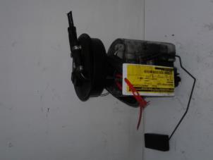 Usados Bomba eléctrica de combustible Mercedes Vito (638.0) 2.3 110D Precio € 39,00 Norma de margen ofrecido por Autobedrijf G.H. Wessel B.V.