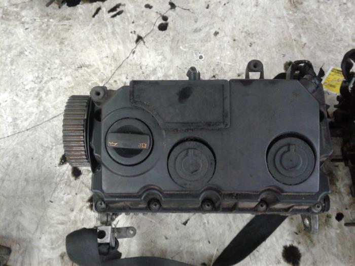 Usagé Culasse Volkswagen Eos (1F7/F8) 2.0 TDI DPF Prix € 420,00 Règlement à la marge proposé par Wessel Parts & Service B.V.