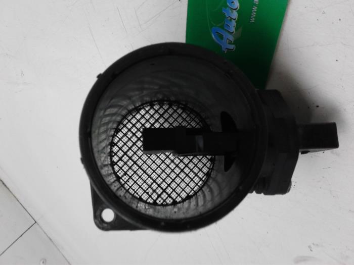 Usagé Débitmètre Volkswagen Passat Variant (3B5) 2.3 VR5 Prix € 47,25 Règlement à la marge proposé par Wessel Parts & Service B.V.