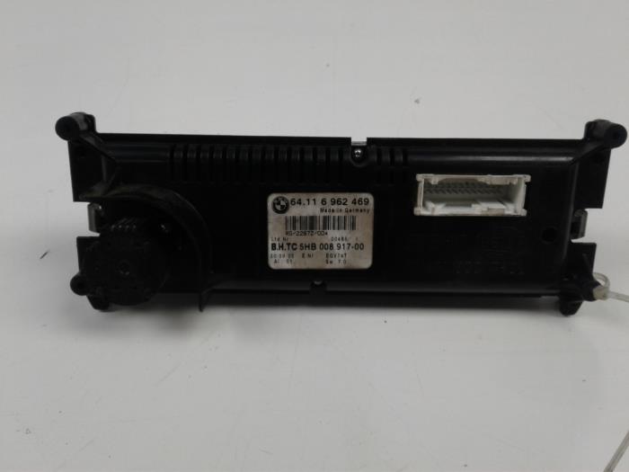 Heater control panel from a MINI Mini One/Cooper (R50) 1.6 16V Cooper 2002