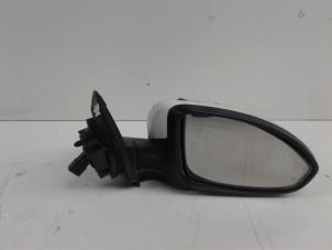 Used Wing mirror, right Chevrolet Cruze 2.0 D 16V Price € 69,00 Margin scheme offered by Autobedrijf G.H. Wessel B.V.