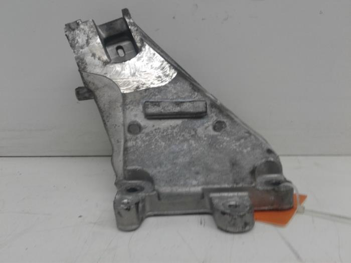 Used Engine mount Mercedes E (C207) E-500 V8 32V Price € 47,25 Margin scheme offered by Wessel Parts & Service B.V.
