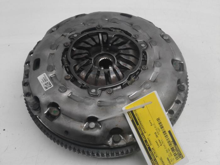 Gebrauchte Schwungrad Volkswagen Tiguan (AD1) 2.0 TDI 16V BlueMotion Technology SCR Preis € 313,95 Margenregelung angeboten von Wessel Parts & Service B.V.