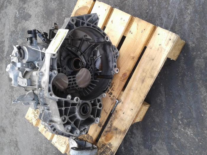 Używane Skrzynia biegów Opel Astra J Sports Tourer (PD8/PE8/PF8) 2.0 CDTI 16V 160 Cena € 261,45 Procedura marży oferowane przez Wessel Parts & Service B.V.