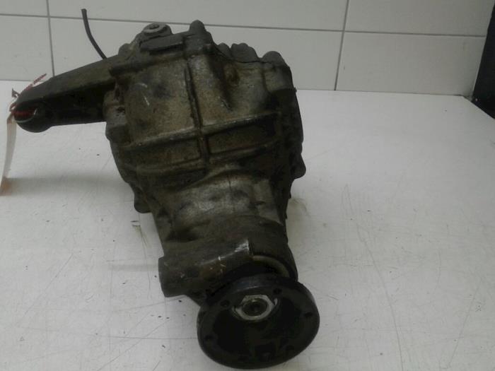 Front differential from a Mercedes-Benz ML I (163) 270 2.7 CDI 20V 2004