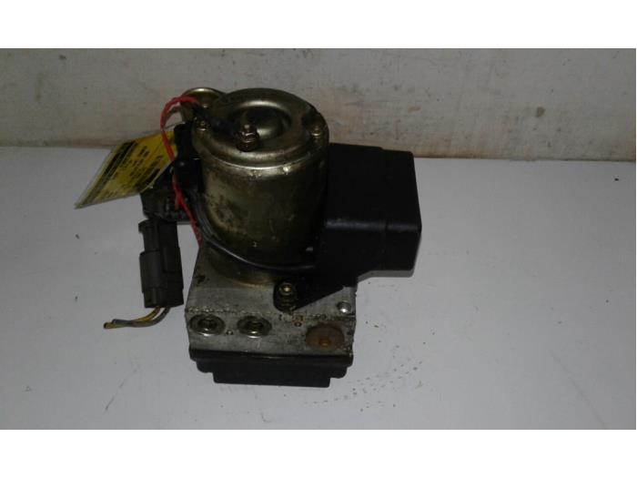 Używane Pompa ABS Nissan Micra (K11) 1.0 L,LX 16V Cena € 40,95 Procedura marży oferowane przez Wessel Parts & Service B.V.
