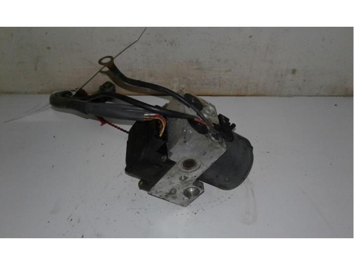 Używane Pompa ABS Nissan Micra (K11) 1.0 L,LX 16V Cena € 40,95 Procedura marży oferowane przez Wessel Parts & Service B.V.