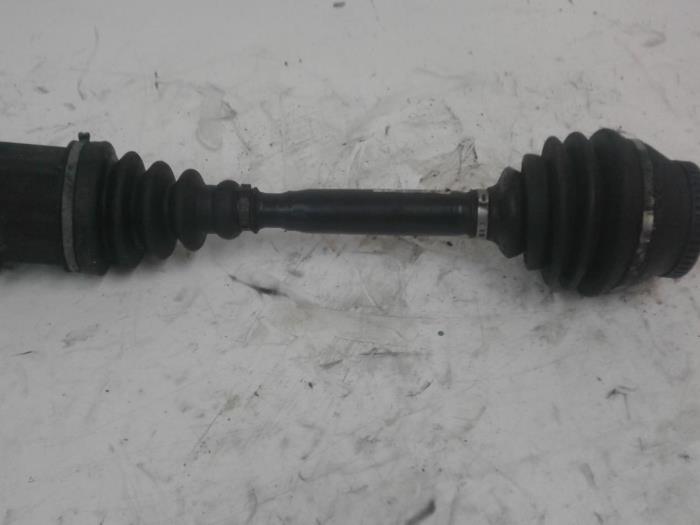 Front drive shaft, right from a Audi A4 Avant Quattro (B6) 3.0 V6 30V 2001
