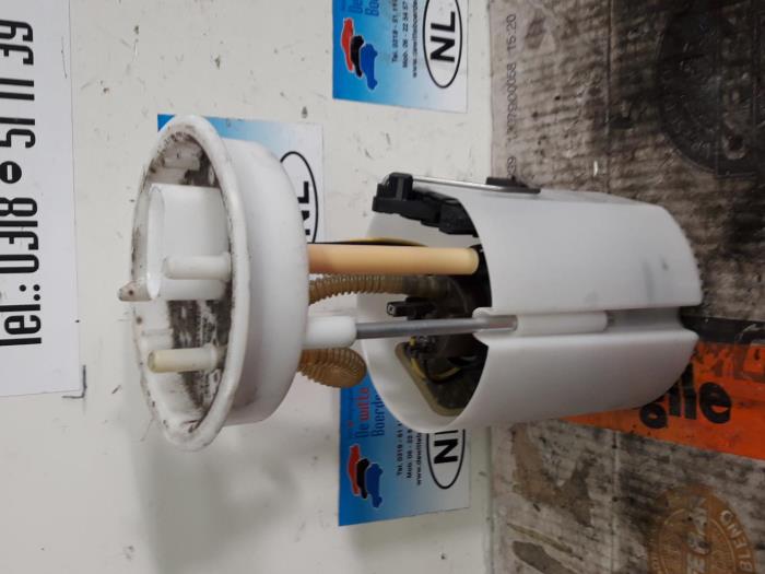 Usagé Pompe à carburant Skoda Fabia II (5J) 1.2i Prix € 75,00 Règlement à la marge proposé par De Witte Boerderij AutoMotive