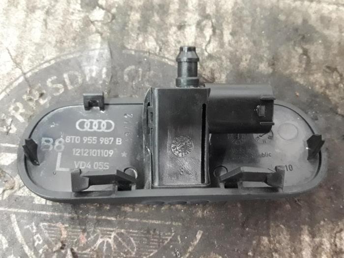 Używane Spryskiwacz reflektorów Audi S4 (B8) S4 3.0 TFSI V6 24V Cena € 25,00 Procedura marży oferowane przez De Witte Boerderij AutoMotive