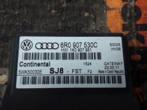 Usados Módulo Gateway Volkswagen Polo V (6R) 1.2 TSI Precio € 40,00 Norma de margen ofrecido por De Witte Boerderij B.V.