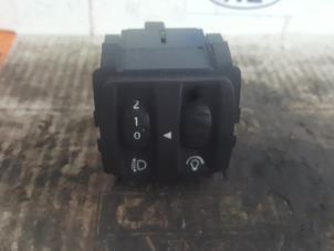 Used AIH headlight switch Renault Clio IV (5R) 1.5 Energy dCi 90 FAP Price € 20,00 Margin scheme offered by De Witte Boerderij B.V.