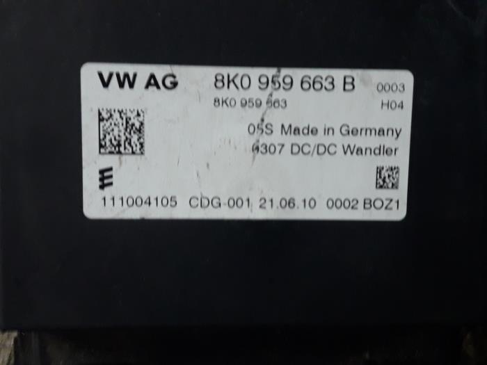 Voltage stabiliser from a Volkswagen Passat Variant (3G5) 1.4 TSI GTE 16V 2016