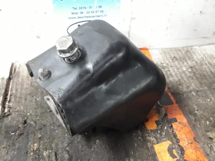 Used Engine mount Mercedes Sprinter 3,5t (906.63) 315 CDI 16V Price € 25,00 Margin scheme offered by De Witte Boerderij AutoMotive