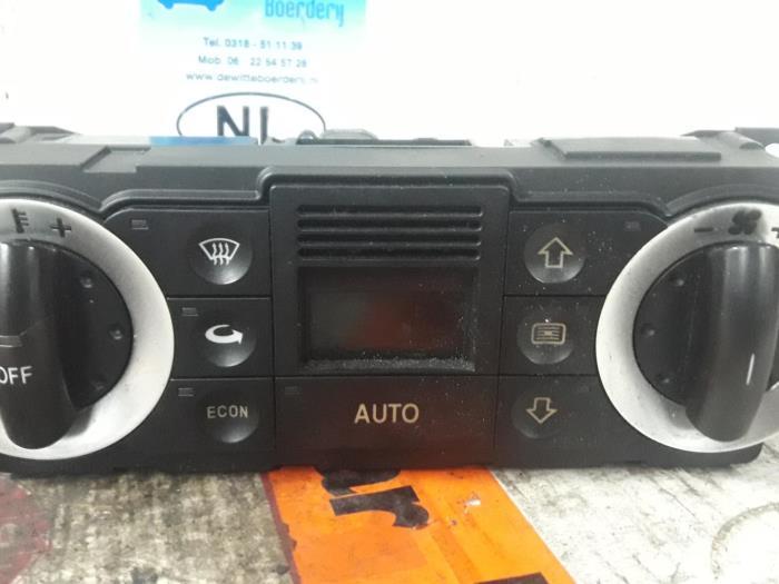 Używane Panel climatronic Audi TT Roadster (8N9) 1.8 T 20V Quattro Cena € 100,00 Procedura marży oferowane przez De Witte Boerderij AutoMotive